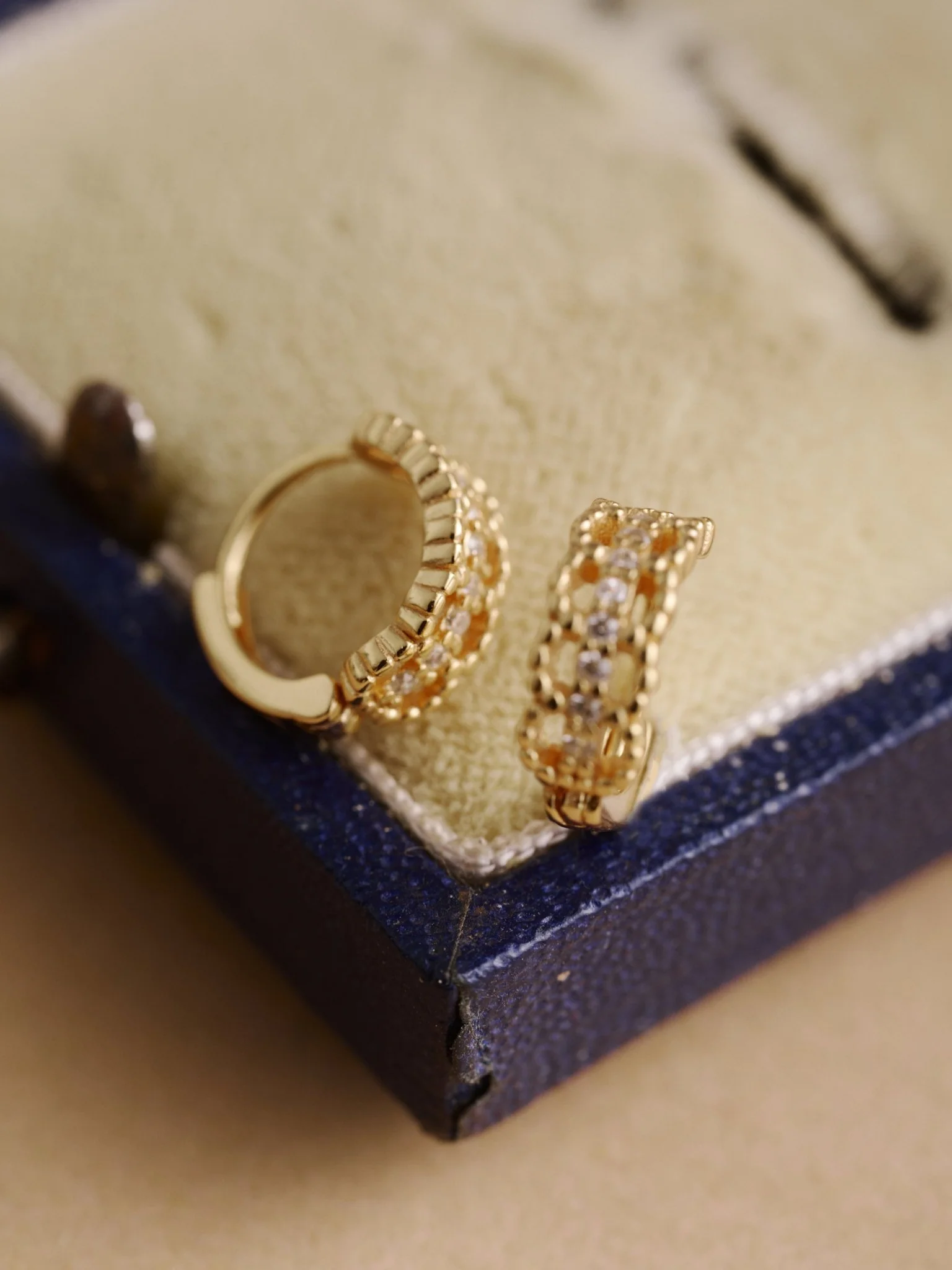 10K Solid Gold Lustre Weave Huggies - Image 2