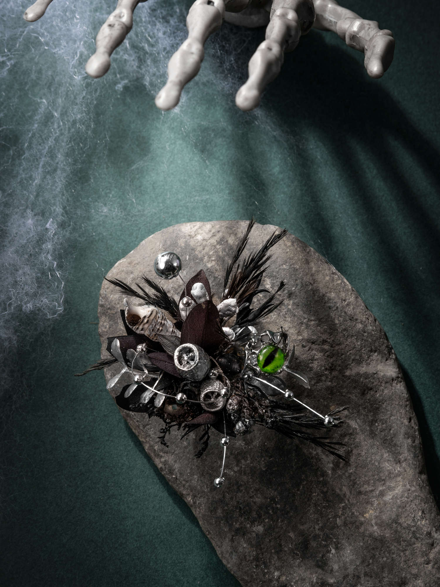 Devil's Eye Flower Corsage Ring - Image 4