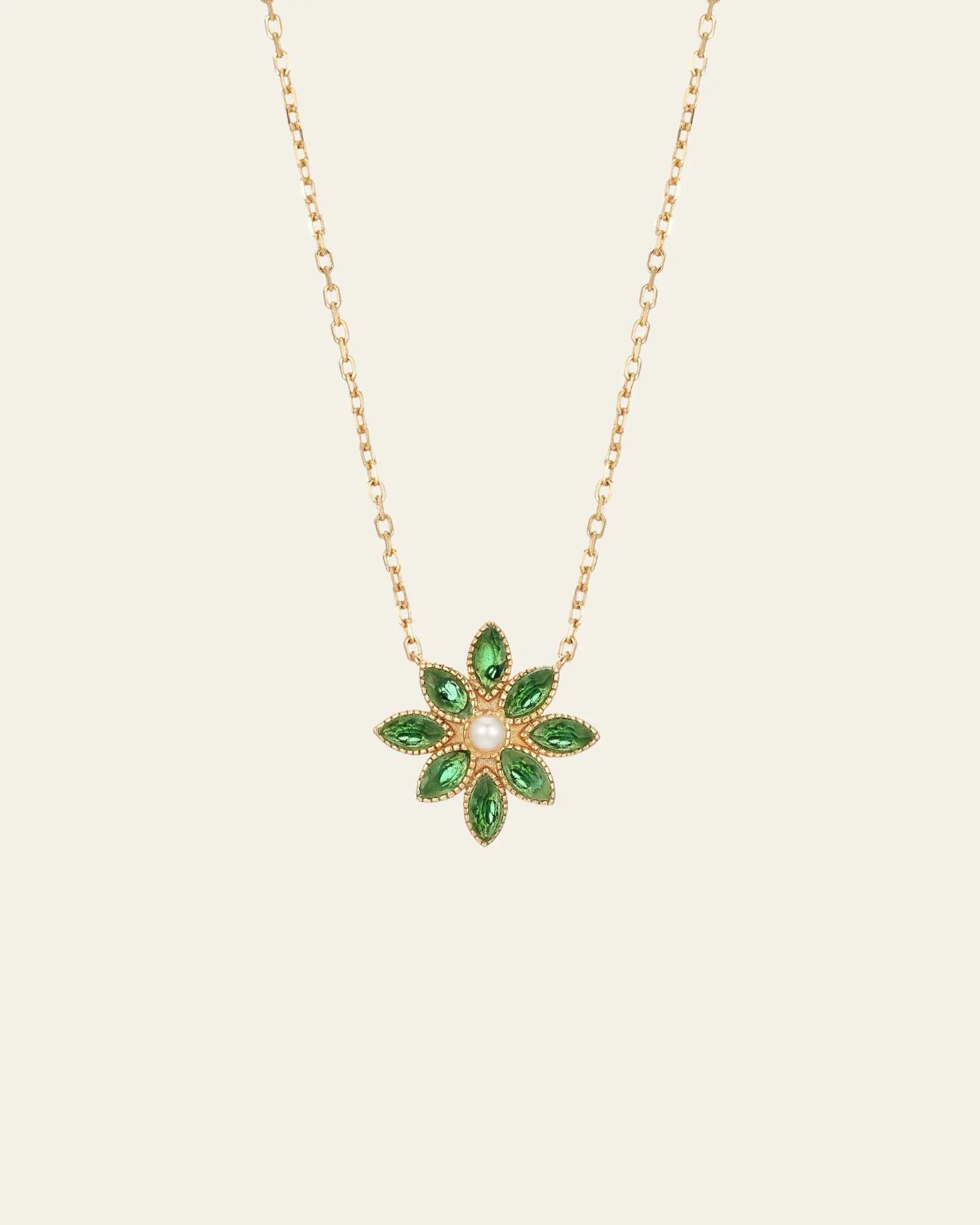 Cámellia Emerald Pearl Necklace - Image 8