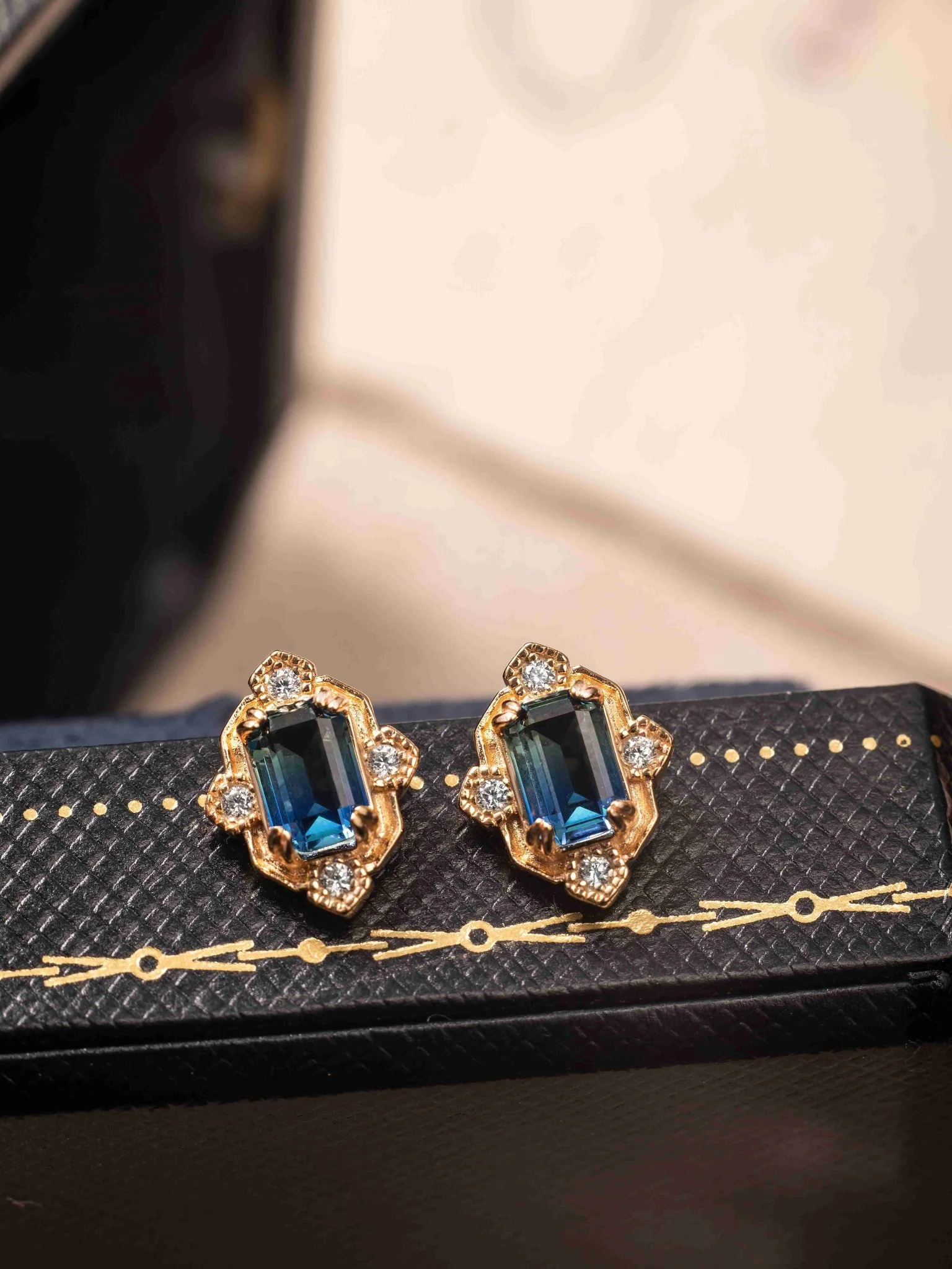 Louisa Sapphire Jewelry Set - Image 10