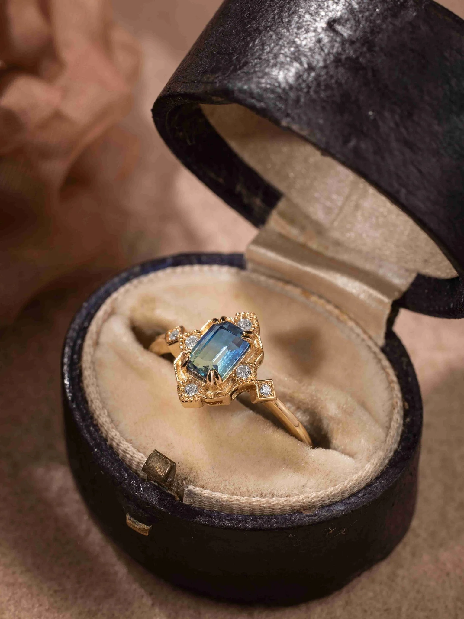 Louisa Sapphire Jewelry Set - Image 12