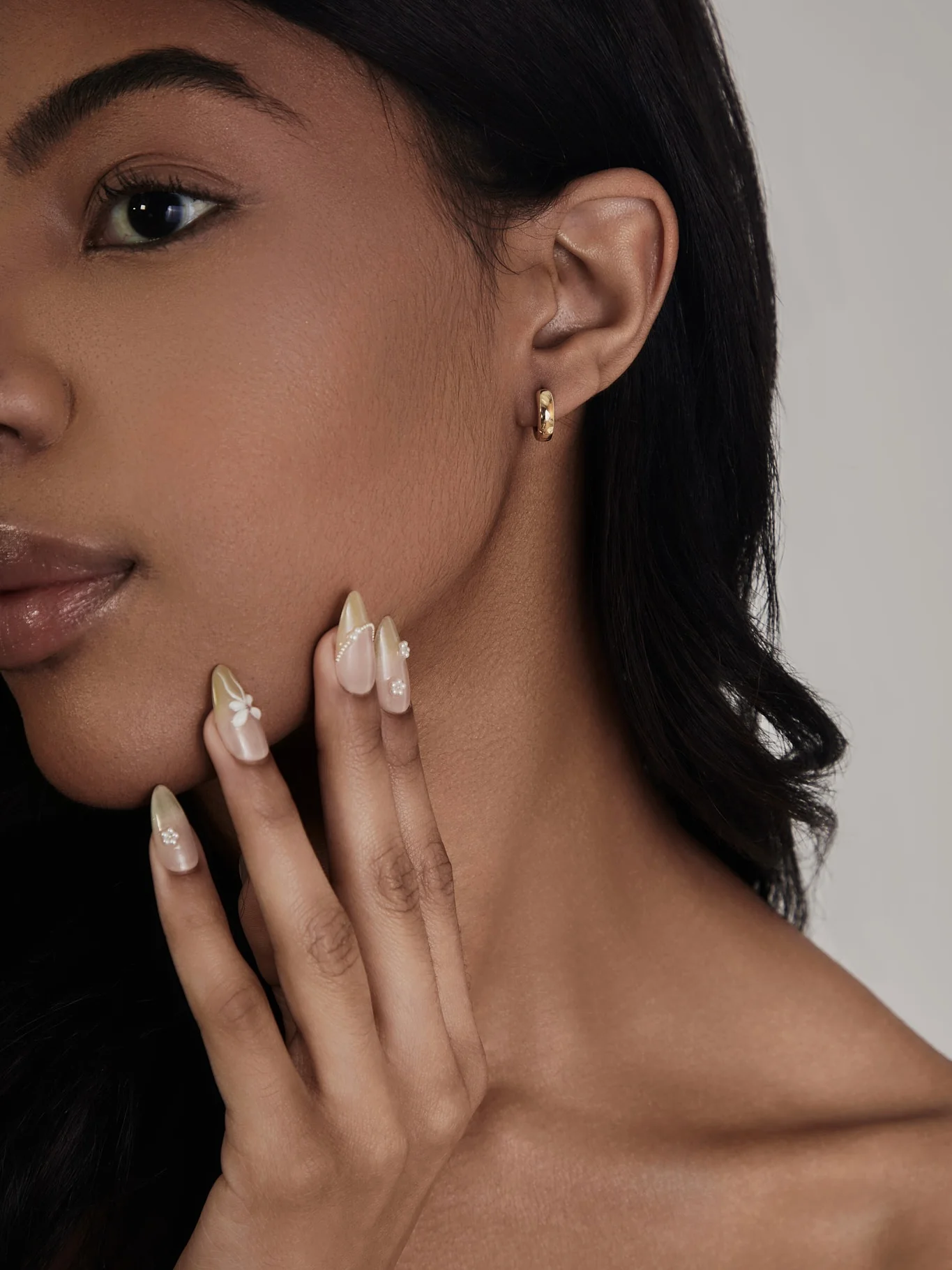 Mia Hoops - Image 2