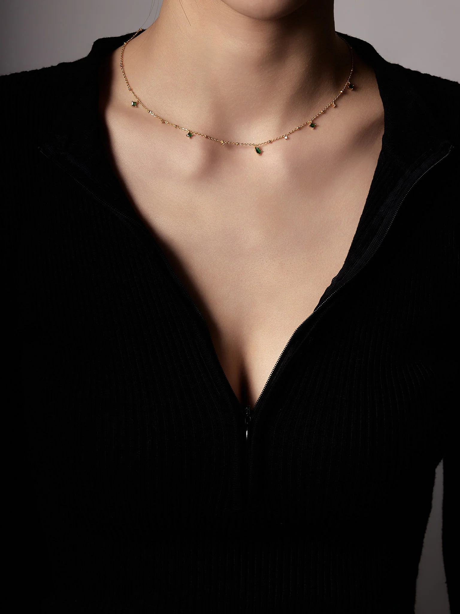 Moren Emerald Diamond Necklace - Image 10