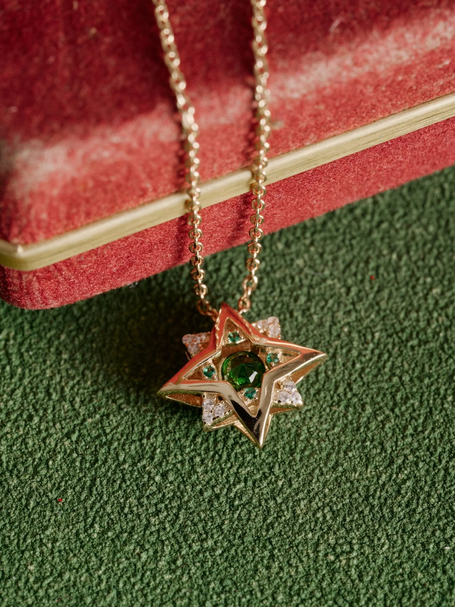 New York Emerald Pentagram Necklace - Image 4
