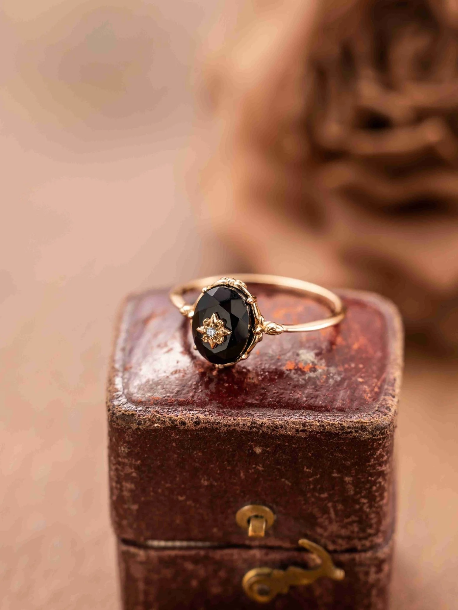 Noir Stella Onyx Ring - Image 4