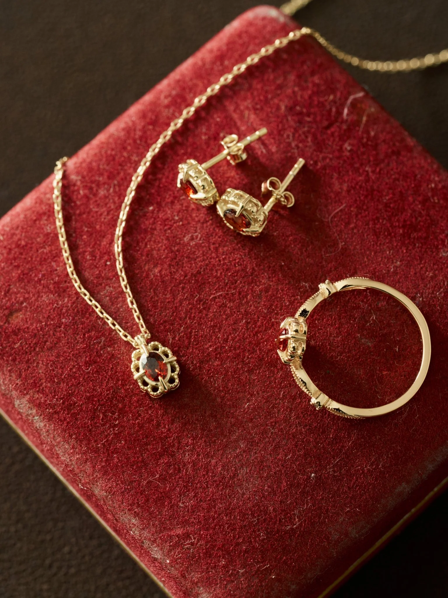 Regal Rosette Garnet Jewelry Set - Image 5